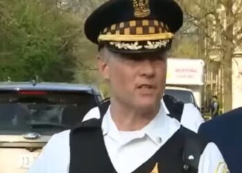 'Hostile crowd' interrupts LEOs rendering aid in shooting