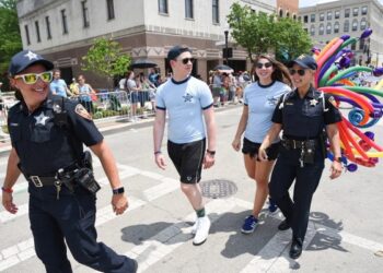 Ill. mayor won't march in Pride Parade over police uniform controversy