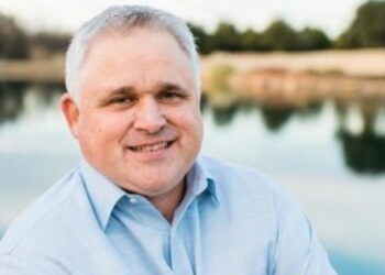 Texas Lawmaker Mocked After Announcing Bill to Ban Drag Shows if Minors Are Present
