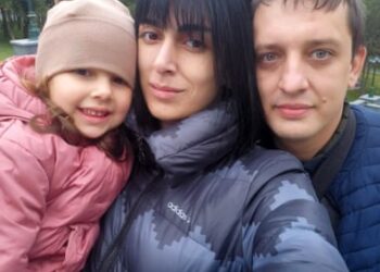 Alika with her mother, Arena, and father, Dima.