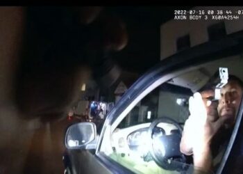 Photo shows moment cop was shot point-blank at traffic stop