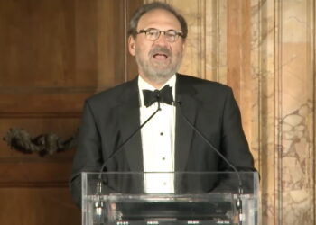 Justice Alito's Secret Speech 'Spiking the Ball' on Revoking Abortion Seen as Worsening Court's 'Credibility Crisis'