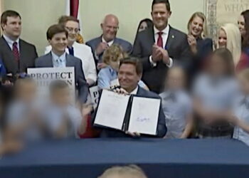 Ron DeSantis' 'Don't Say Gay' Law Goes Into Effect Today as Schools Scramble to Avoid Parental Lawsuits
