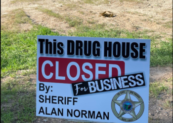 Sheriff Places ‘Closed for Business’ Sign Outside Drug House – Law Officer