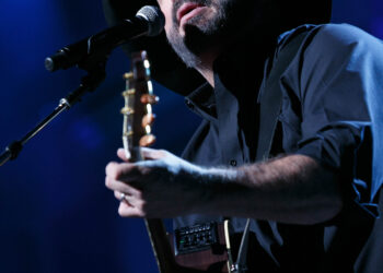 Country singer Garth Brooks partners with Nashville city to open police substation downtown