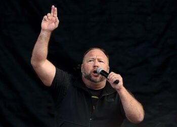 Alex Jones's Lawyer Face Plants In EPIC Discovery Fail