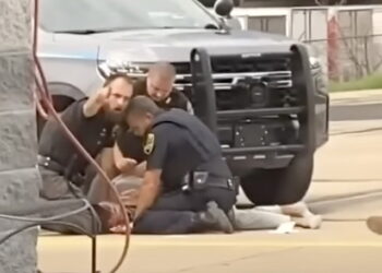 Arkansas Officers Suspended After Viral Video Shows Violent Beating of Man Later Charged With 'Resisting Arrest'