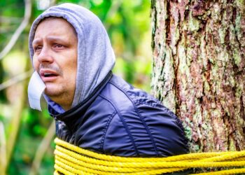 Oregon residents catch suspected arsonist, tie him to tree for police