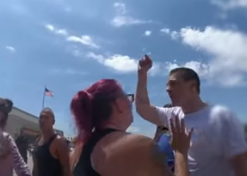 Bodycam footage shows scuffle between parents, officers during Ariz. school lockdown