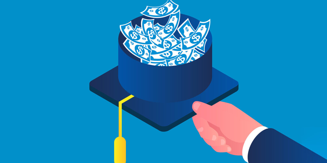 Florida law enforcement veteran donates $100,000 to create scholarship fund