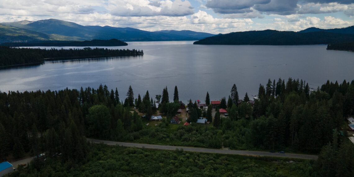The lake, mountains, and homes near the Sackett property