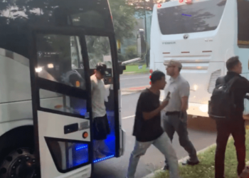 Texas busses transport migrants to Kamala Harris’ official residence – Law Officer