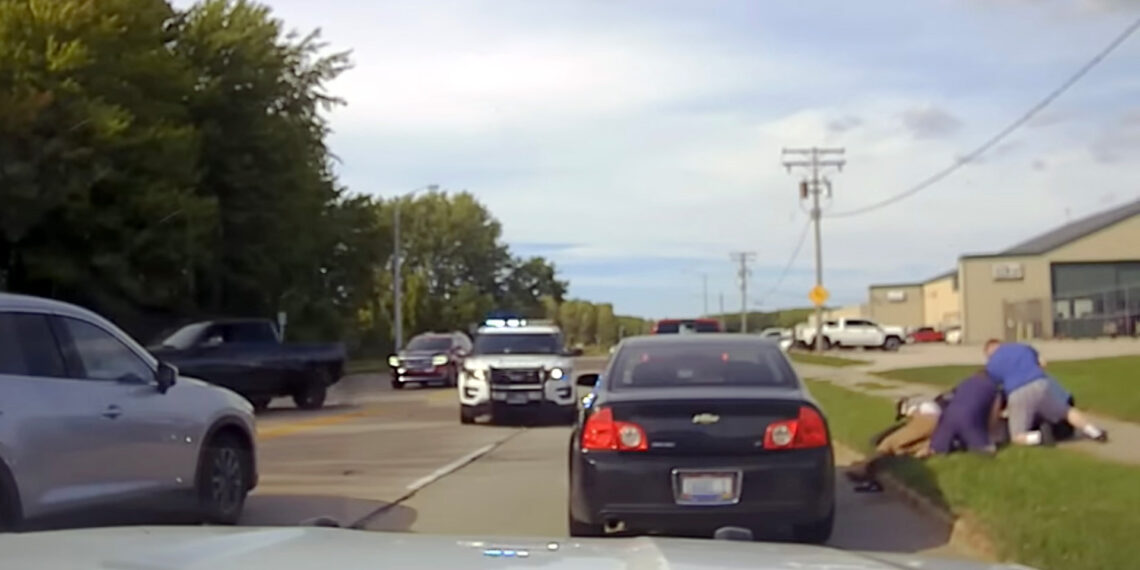 Ohio police officer gets help from good Samaritans after being suddenly attacked