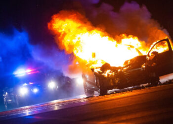 Oregon police officer pulls man from car engulfed in flames