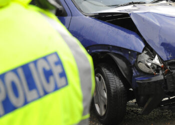 Arkansas off-duty officer rescues mother and child in car accident