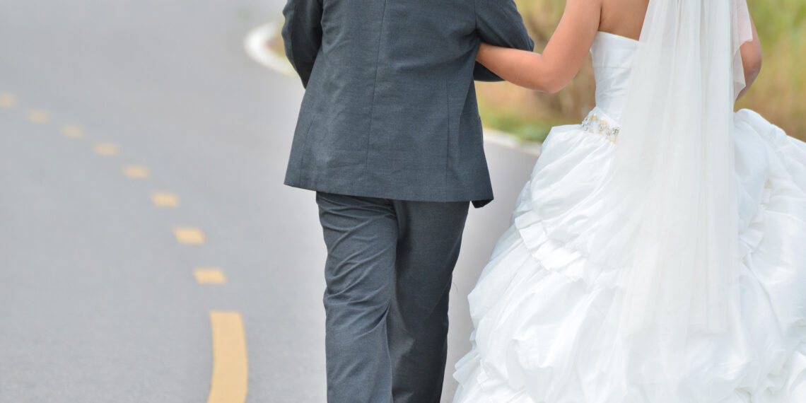 Pennsylvania police provide wedding escort for bride and groom after their limo breaks down