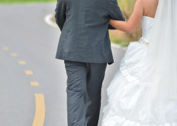 Pennsylvania police provide wedding escort for bride and groom after their limo breaks down