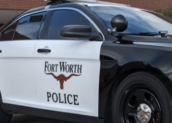 Fort Worth man holding mother hostage fatally shot after pointing weapon at officer – Law Officer