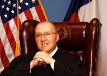 Texas judge wins 5th Circuit Court of Appeals victory allowing volunteer chaplains to open sessions with brief invocation – Law Officer