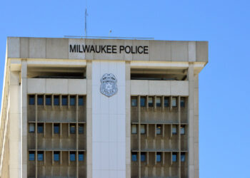 Milwaukee police union sues city over faulty service weapons