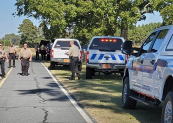 Passerby shoots suspect attacking N.C. deputies
