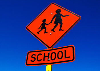 Louisiana “dancing officer” busts the moves while directing school traffic