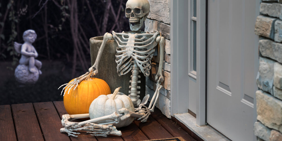 Texas man steals Halloween skeleton decoration zip-tied to a chair