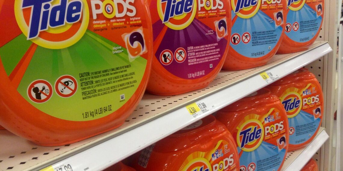 Murder suspect caught while stealing shopping cart full of laundry detergent