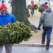Justice Clarence Thomas cleans up Arlington National Cemetery in January 2013.