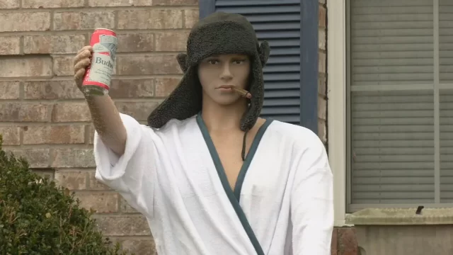911 called after ‘Cousin Eddie’ holiday display concerns neighbor – Law Officer