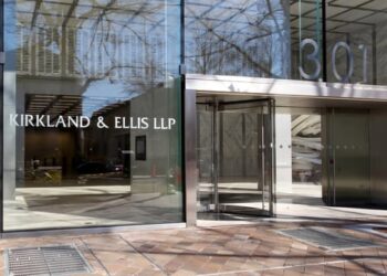 'Routine performance management' can't be basis for fired associate's bias suit, BigLaw firm argues