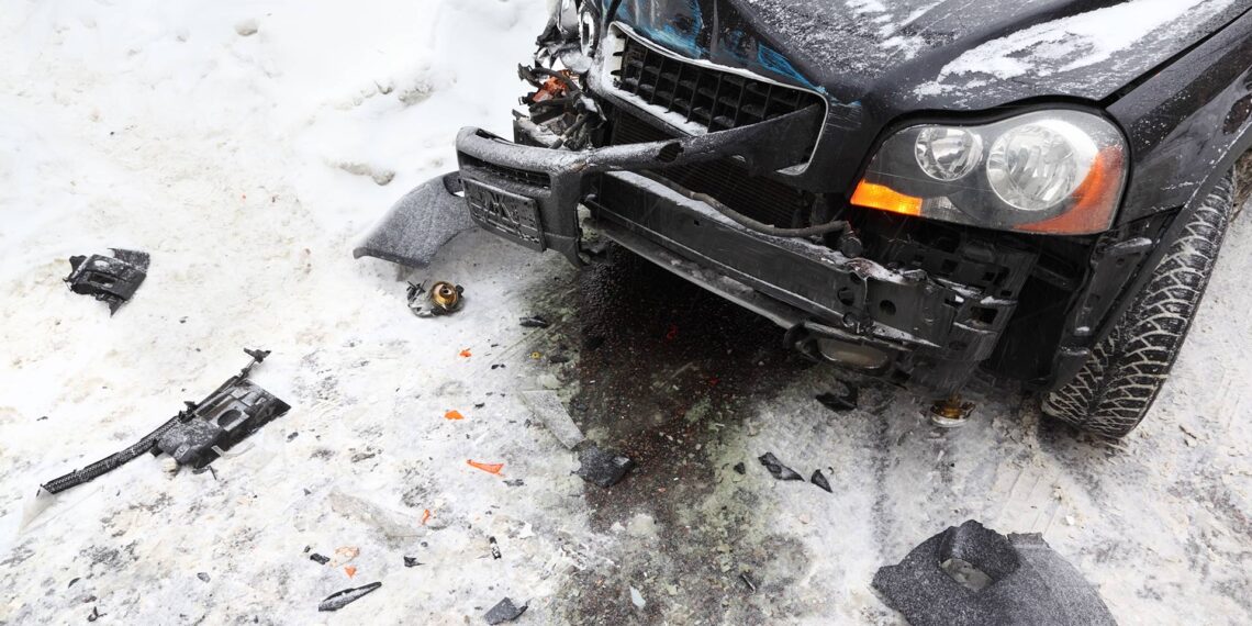 Ohio officer uses quick reflexes to dodge truck that lost control on icy road