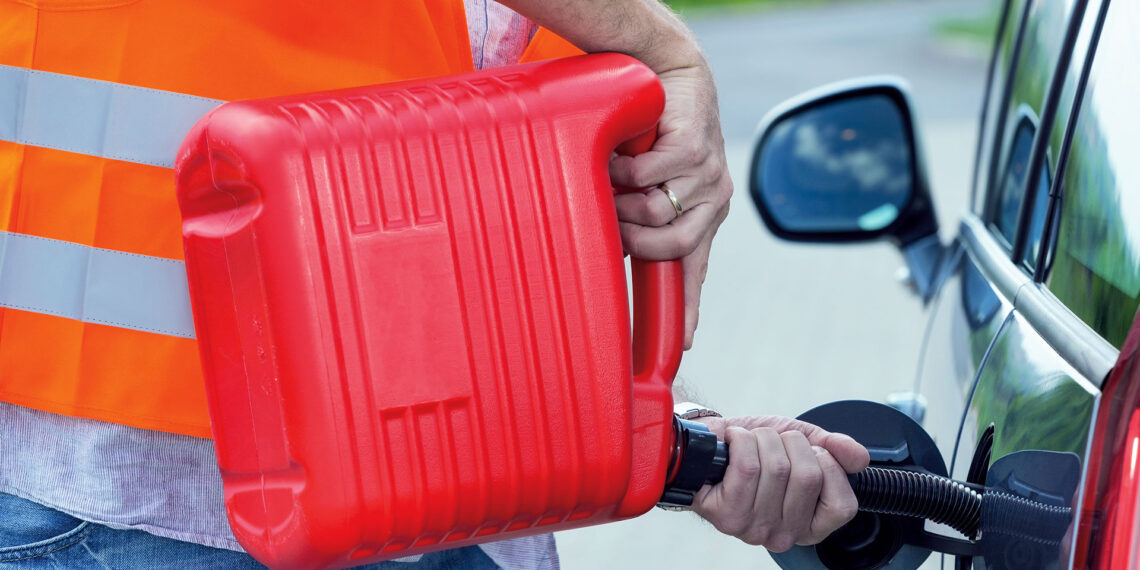 Stranded driver gets gas refill from helpful police officer