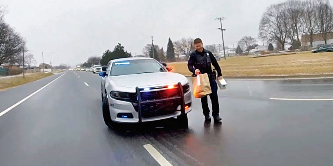 Michigan lieutenant completes DoorDash delivery for pregnant driver who got in car accident