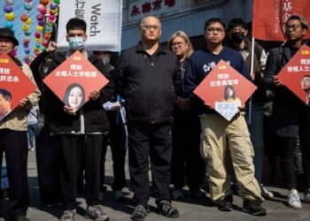Protesters call for the release of Xu Zhiyong and other activists