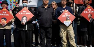 Protesters call for the release of Xu Zhiyong and other activists