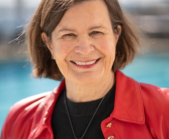 Barbara Rae-Venter headshot_800px