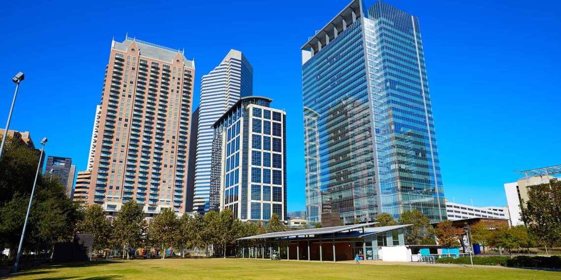 Houston barber arrested for sneaking into Final Four music festival by impersonating a police officer