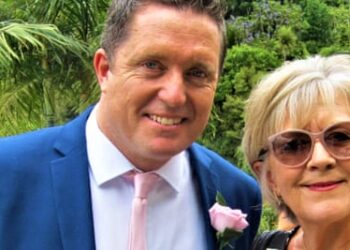 Jill Killington and Ian Pritchard in blue suit with pink flower