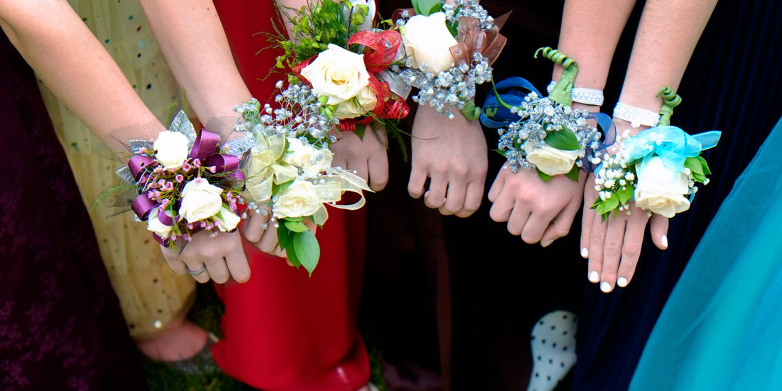 Oklahoma police officer saves prom night after teens get in car accident