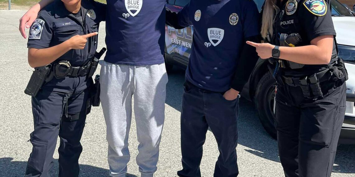 Washington nonprofit connects law enforcement and community through acts of kindness