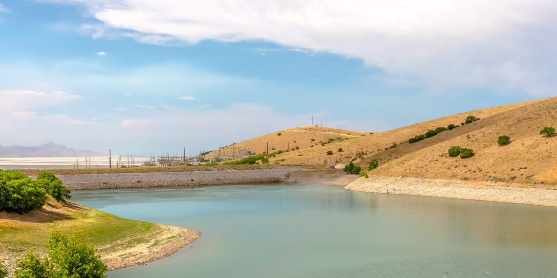 “Right place, right time”: Utah police officers save 12-year-old from drowning after vehicle plunges into reservoir