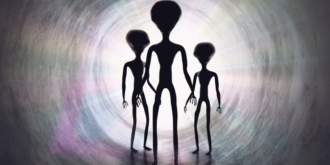 “100% not human”: Las Vegas police respond to alleged alien encounter in backyard following mysterious object crash