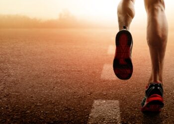 Retired officer runs 50 marathons in 50 days in tribute to fallen colleague