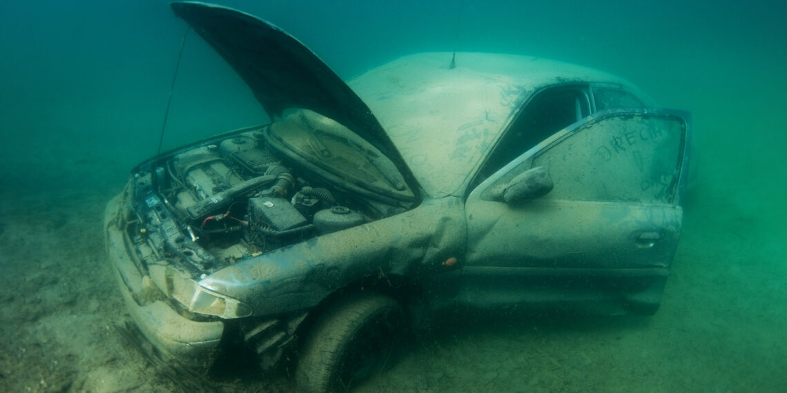 Miami-Dade police recover dozens of submerged cars in lake, raising speculation of cold case links