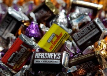 Hershey apologizes after uniformed officer asked to leave Chocolate World