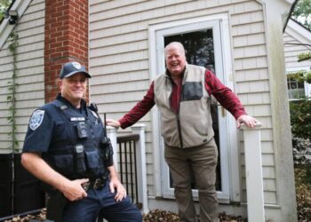Police officer finishes ‘DoorDash’ delivery after driver stopped for suspended license – Law Officer