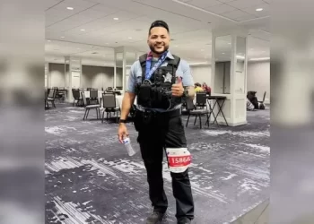 Chicago officer runs marathon while wearing full uniform, 30-pounds of tactical gear – Law Officer