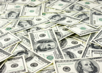 100 dollars money pile