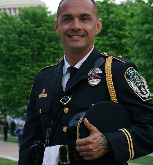 1 Austin officer killed, another wounded in shooting; 2 civilians and suspect also dead